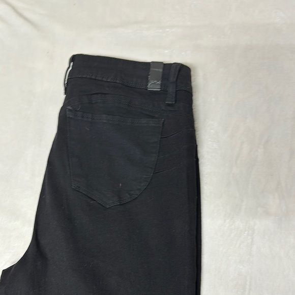 YMI Black Straight Leg Jeans Modern Minimalist Style - Picture 7 of 9